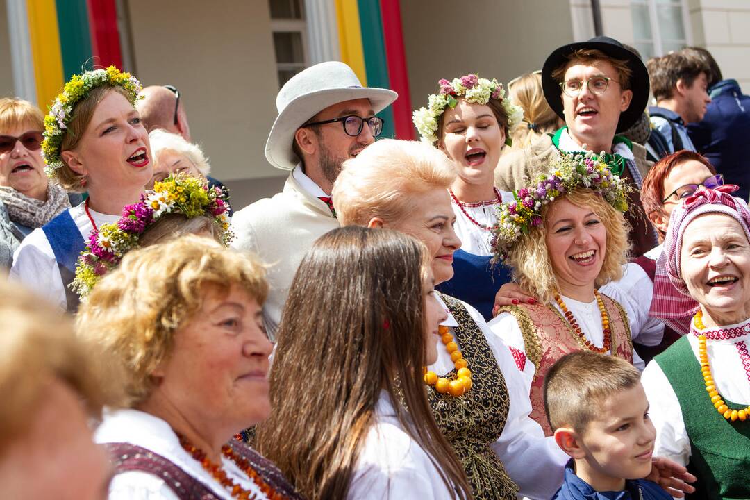 Vėliavų pakėlimo ceremonija S. Daukanto aikštėje