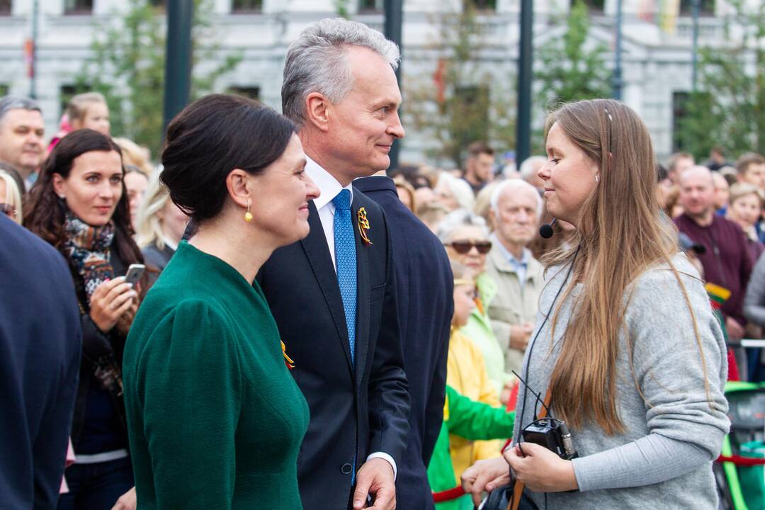 Lukiškių aikštėje giedamas Lietuvos himnas