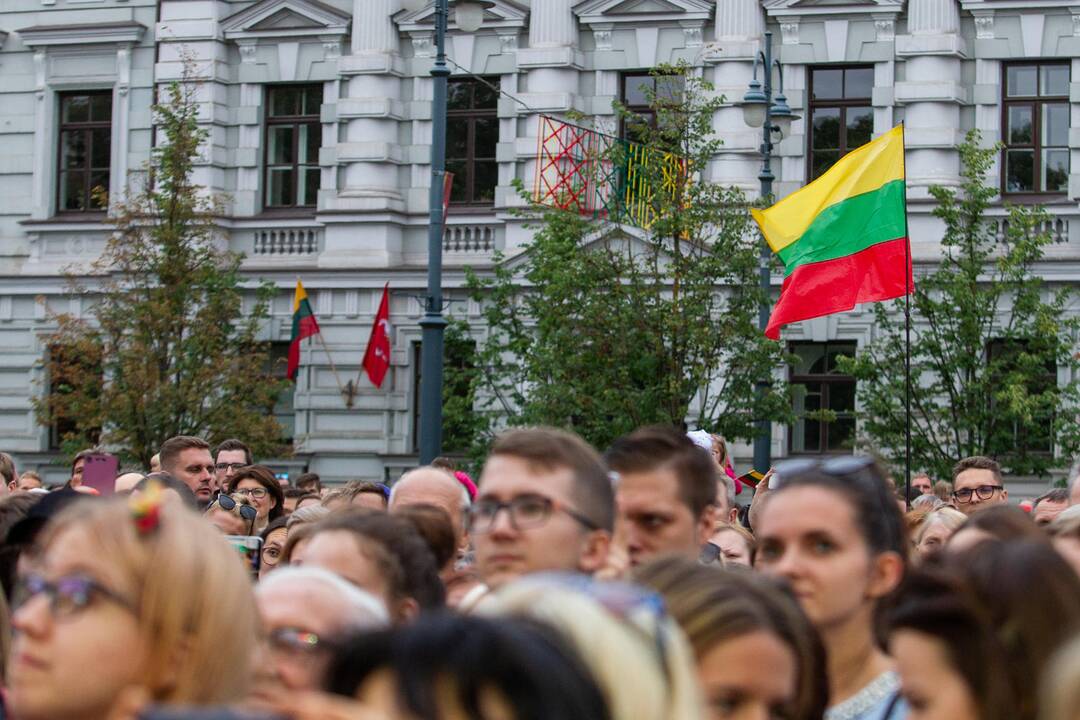 Lukiškių aikštėje giedamas Lietuvos himnas