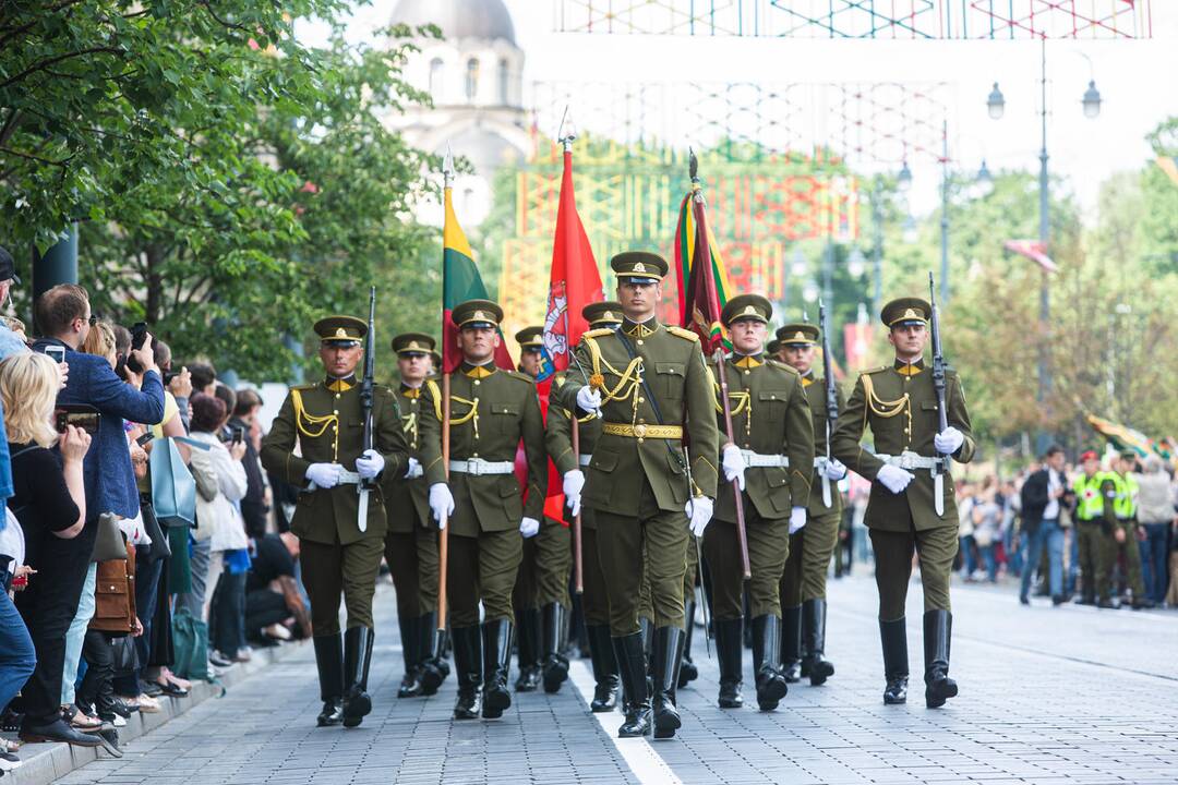 Prezidentą pagerbė ginkluotosios pajėgos