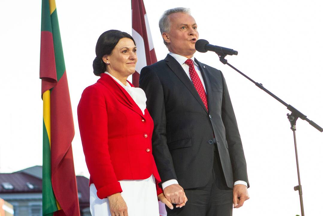 G. Nausėda apie kritiką žmonai: surengta vieša egzekucija mamai ir moteriai
