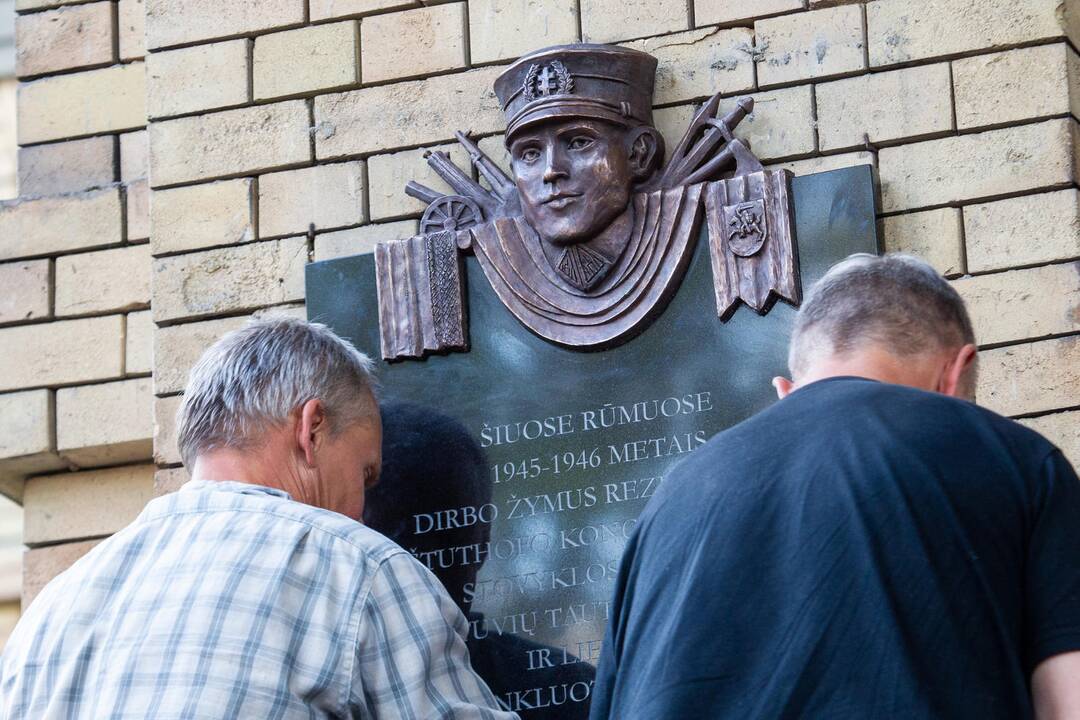 Tyrimo dėl šalininkų pakabintos lentos J. Noreikai policija nepradės