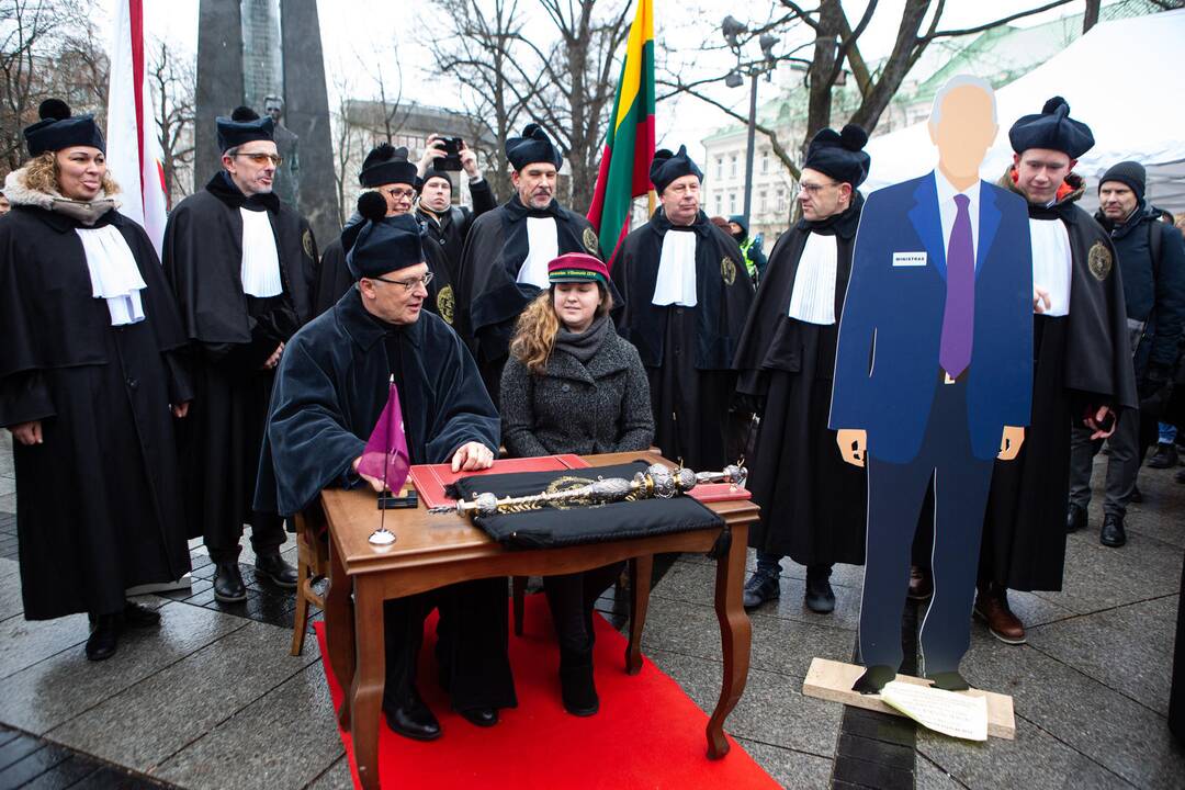 VU akcija: dalijo „Diplomus už Ačių"