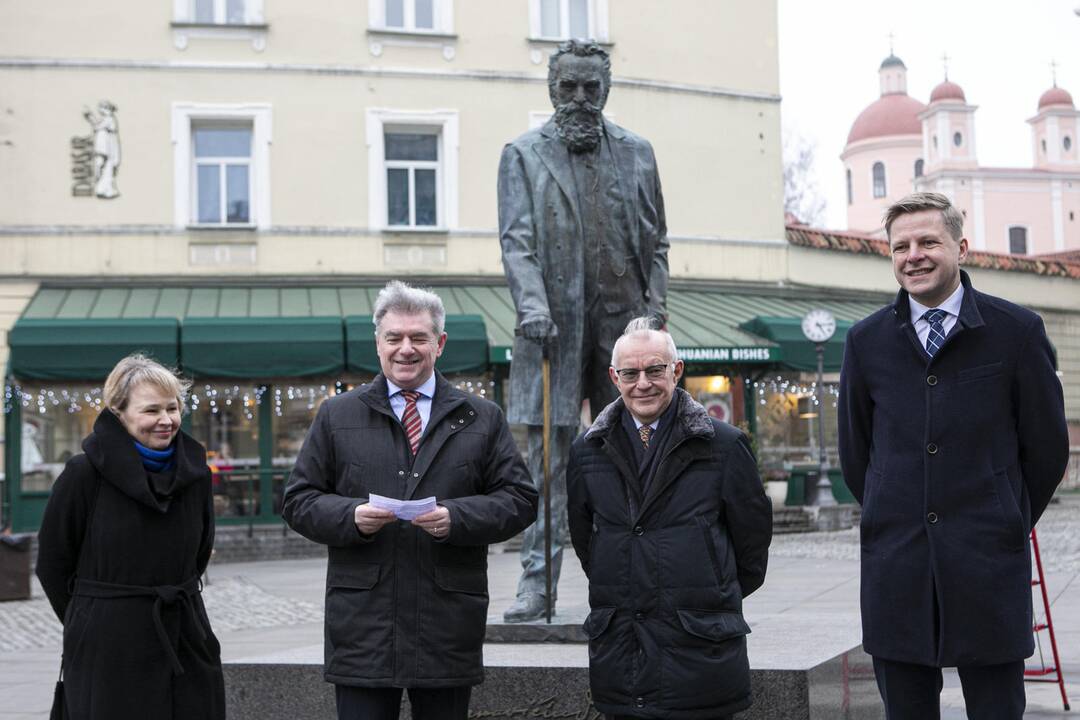 Kroatai J. Basanavičių papuošė kaklaraiščiu