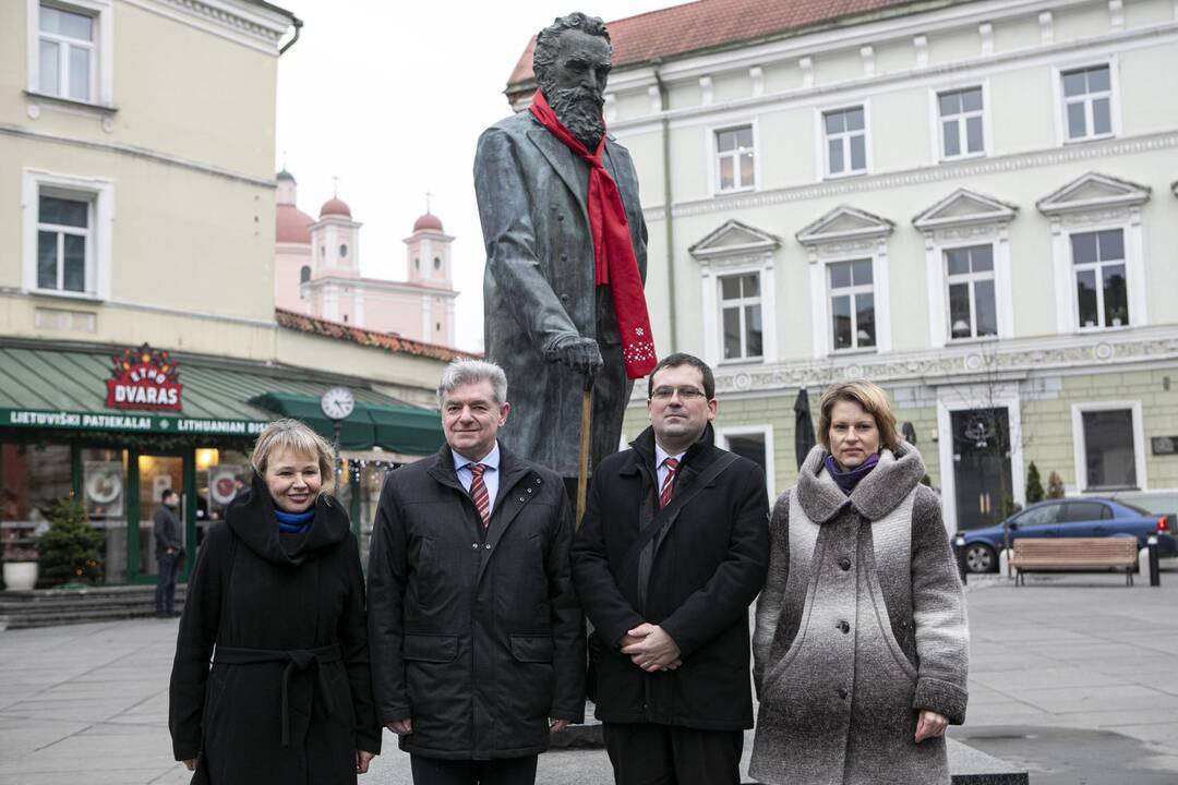 Kroatai J. Basanavičių papuošė kaklaraiščiu