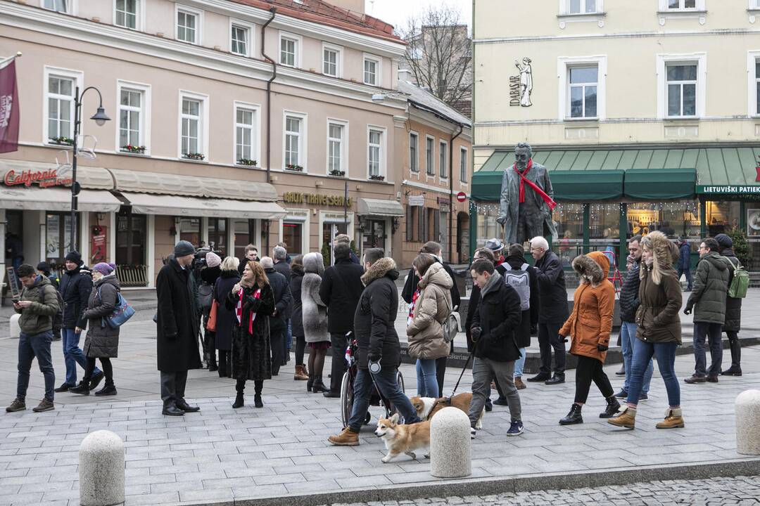 Kroatai J. Basanavičių papuošė kaklaraiščiu