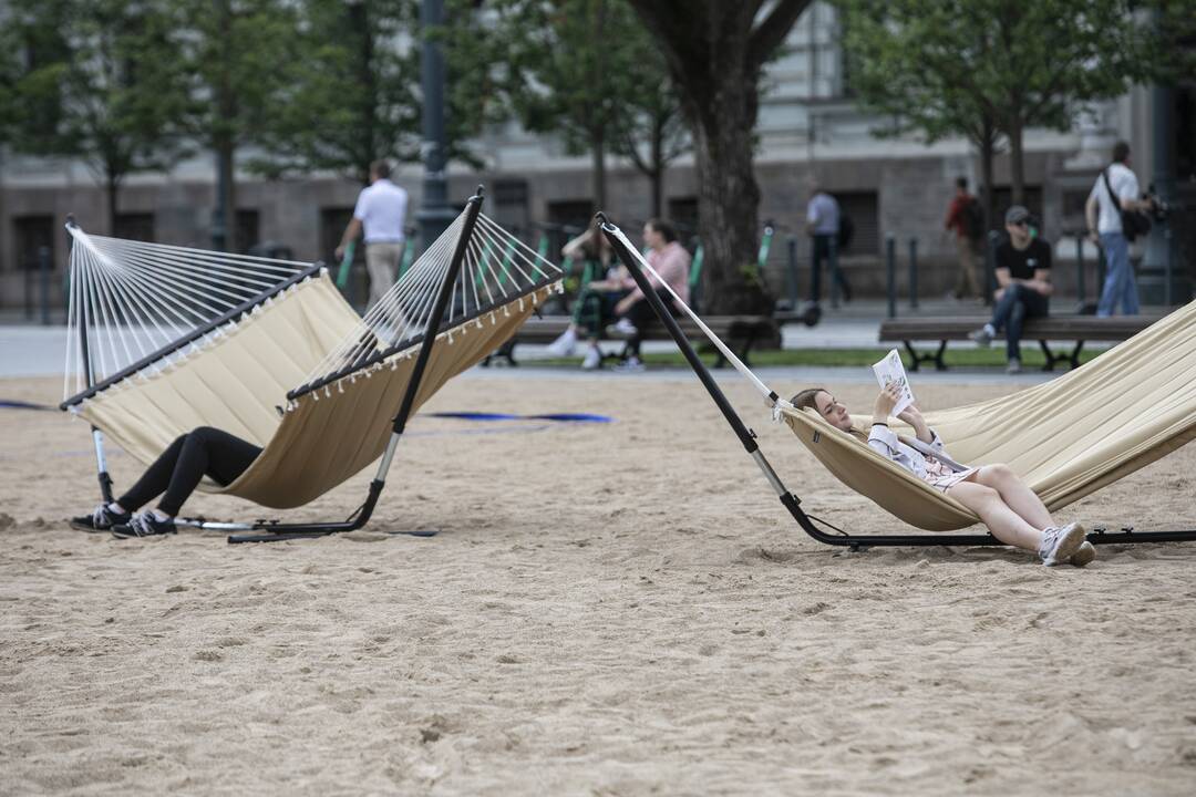 Lukiškių aikštėje atidarytas paplūdimys