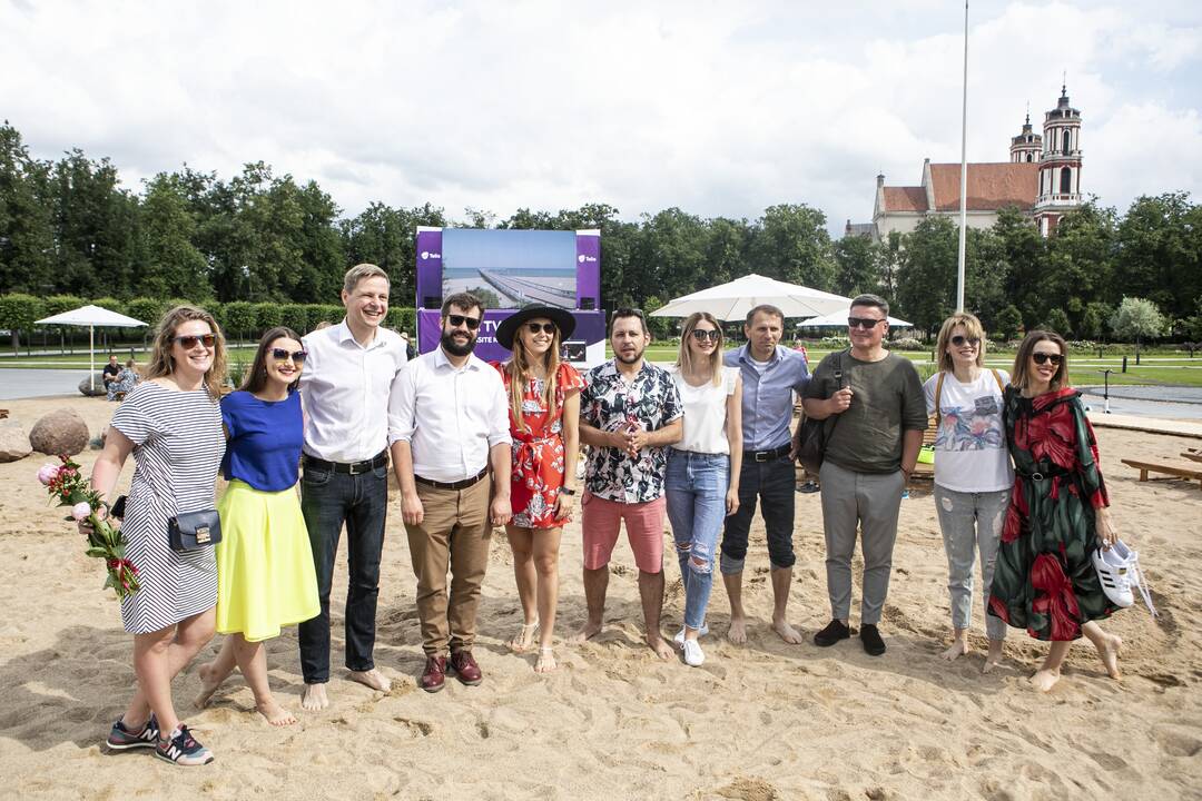 Lukiškių aikštėje atidarytas paplūdimys