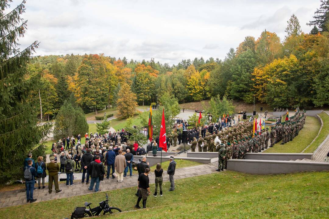 Atidengtas paminklas A. Ramanauskui-Vanagui