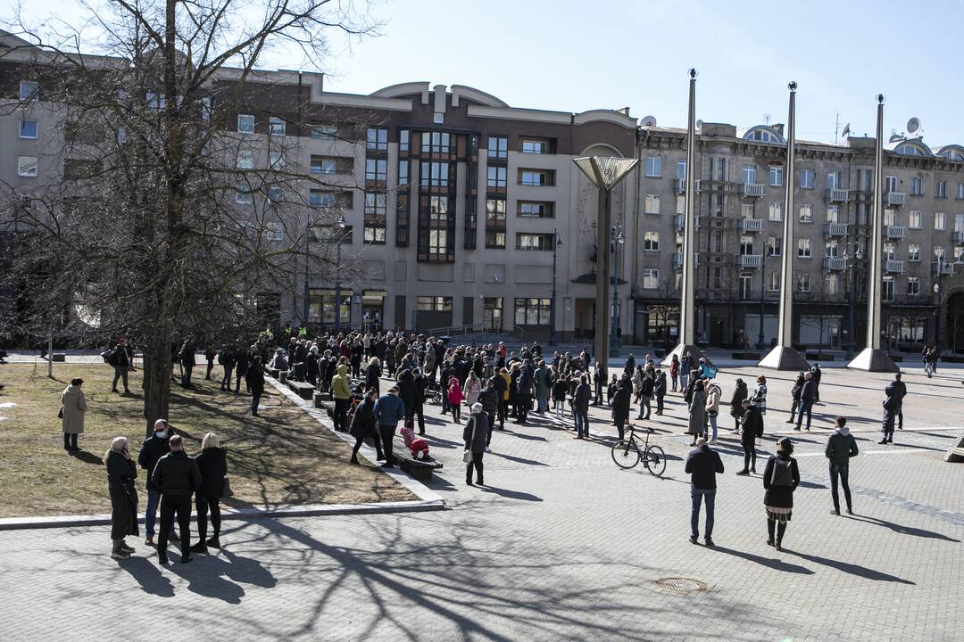 Protestas prieš vakcinas ir karantiną prie Seimo