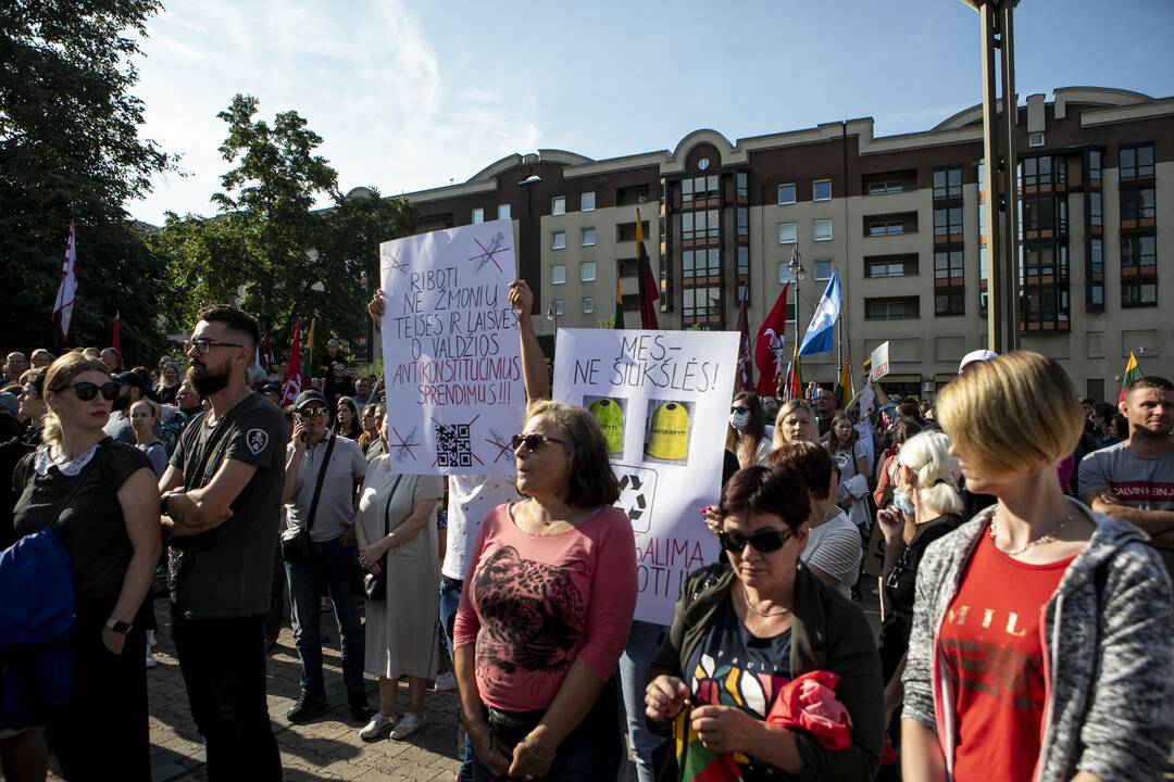 Protestas prie Seimo prieš COVID-19 ribojimus