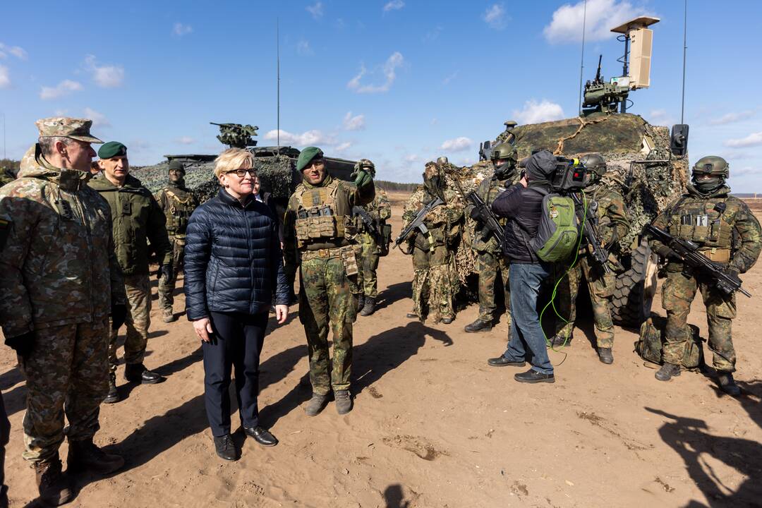 Premjerė aplankė NATO karius