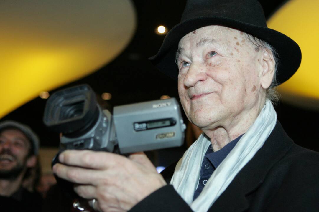 1922 m. Biržų rajone gimė poetas, kinematografininkas Jonas Mekas.