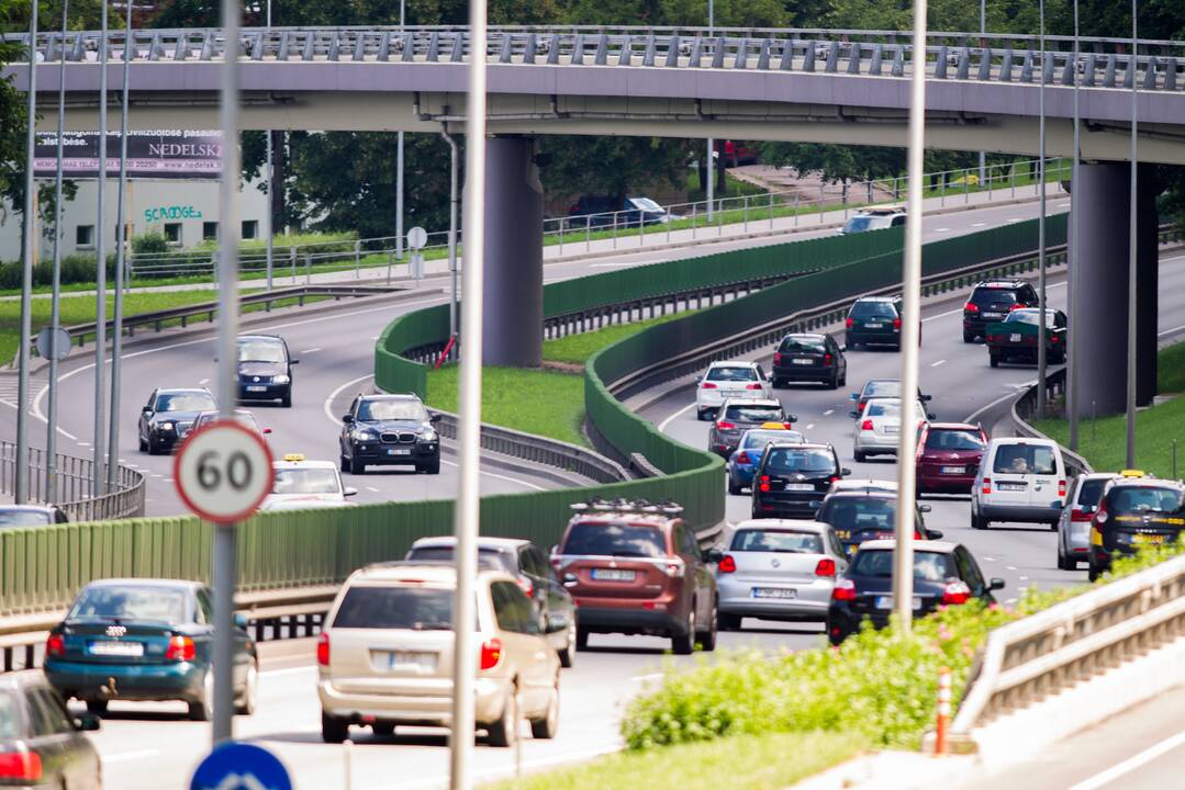 Siūloma keisti automobilių taršos mokestį.