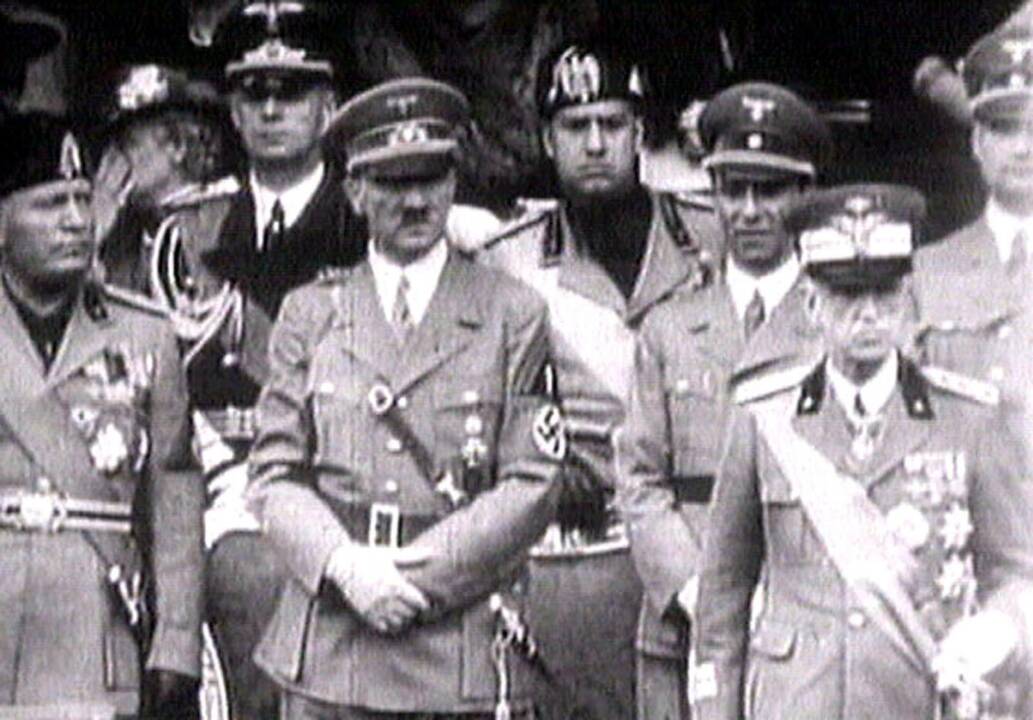 1933 m. Vokietijos Reichstagas iki 1937 metų balandžio Adolfui Hitleriui suteikė diktatoriškas teises