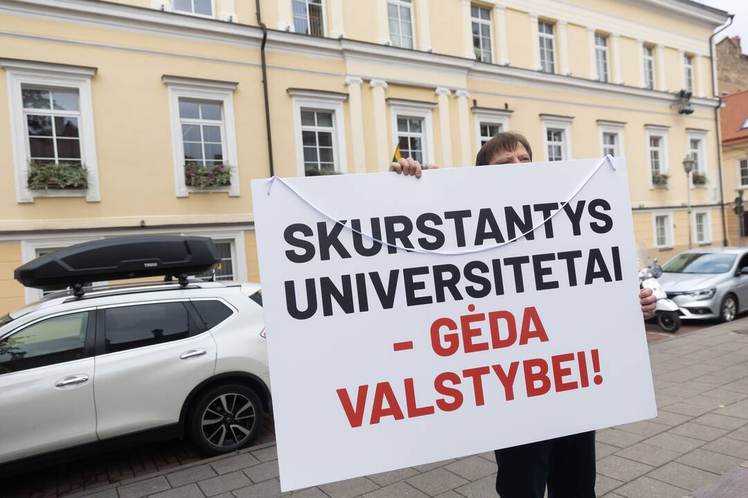 Dėstytojų protestas dėl mažų algų