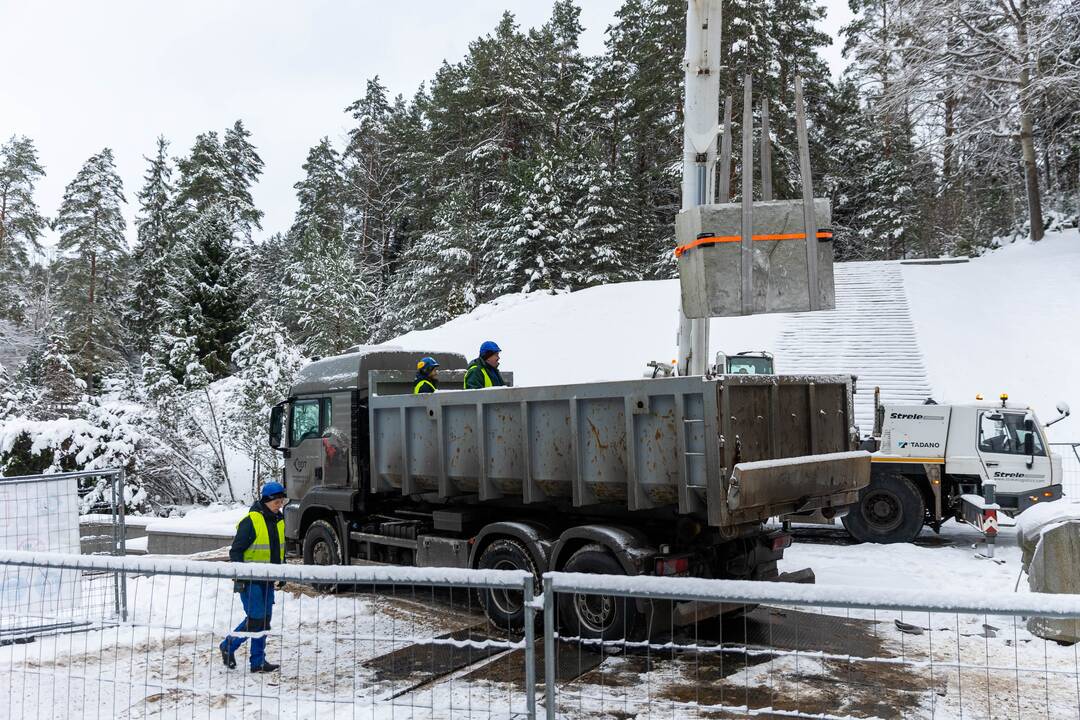 Antakalnio kapinėse nukeltos sovietinės skulptūros