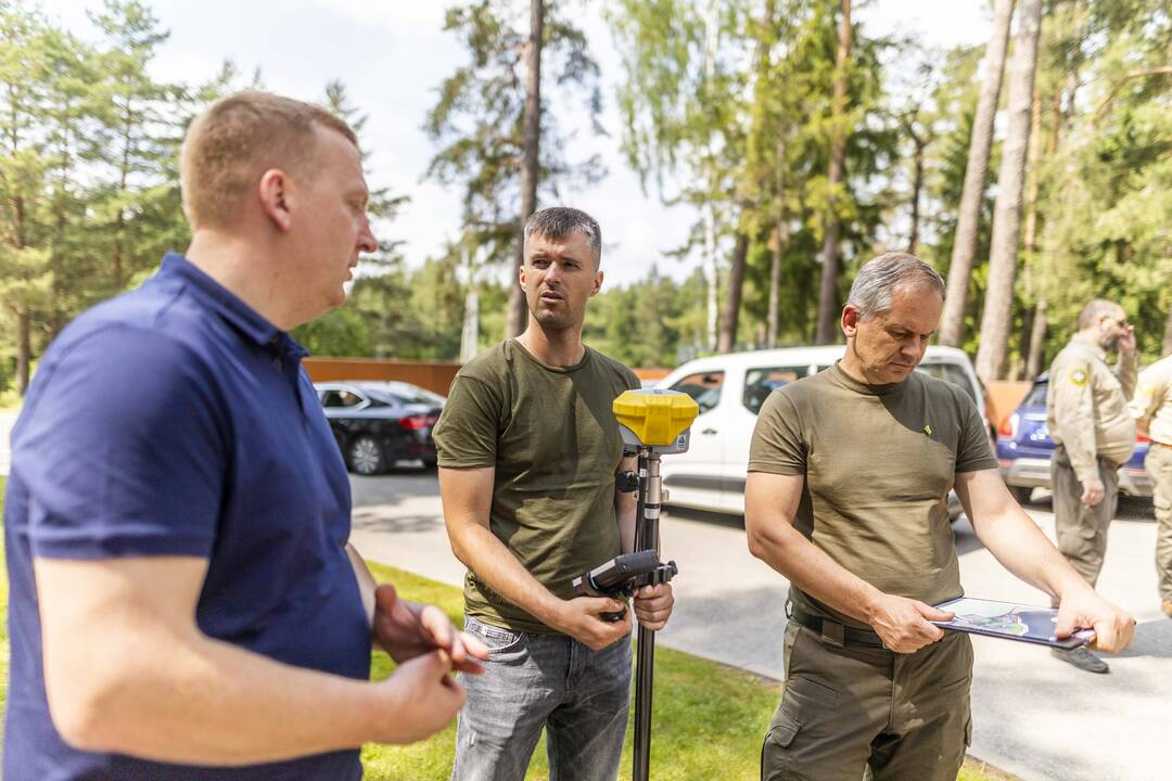 Seimo nariai apsilankė prabangiajame Gulbinų kvartale