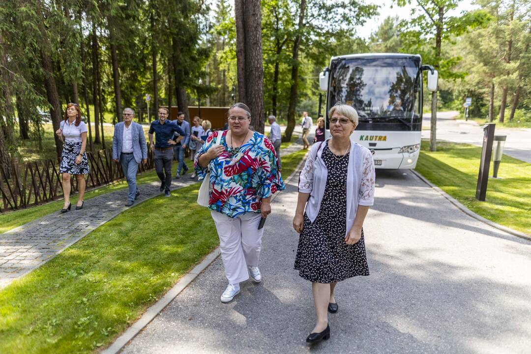 Seimo nariai apsilankė prabangiajame Gulbinų kvartale