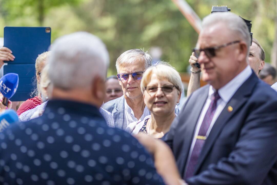 Seimo nariai apsilankė prabangiajame Gulbinų kvartale