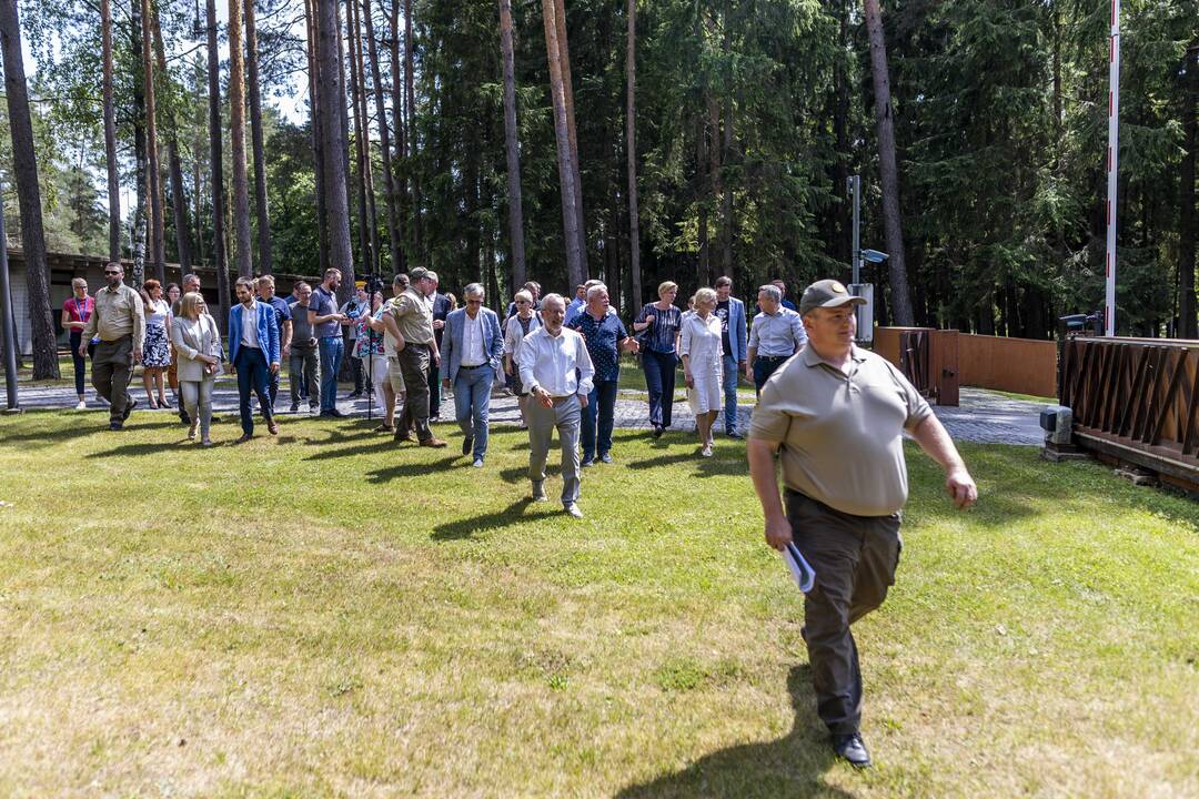 Seimo nariai apsilankė prabangiajame Gulbinų kvartale