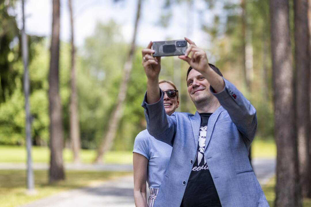 Seimo nariai apsilankė prabangiajame Gulbinų kvartale