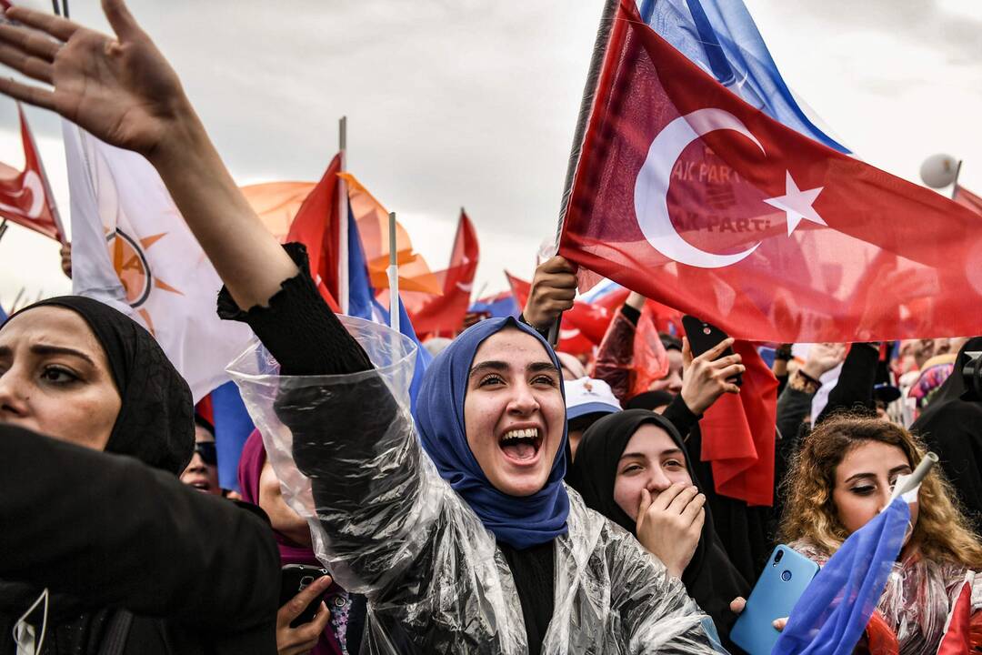 1929 m. Turkijoje moterims buvo suteikta balsavimo teisė