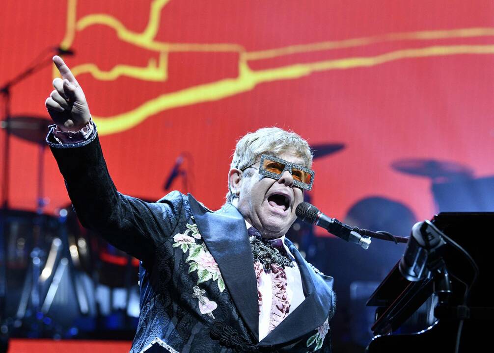 1968 m. Reginaldas Dwightas nusprendė pakeisti savo vardą į Eltoną Johną