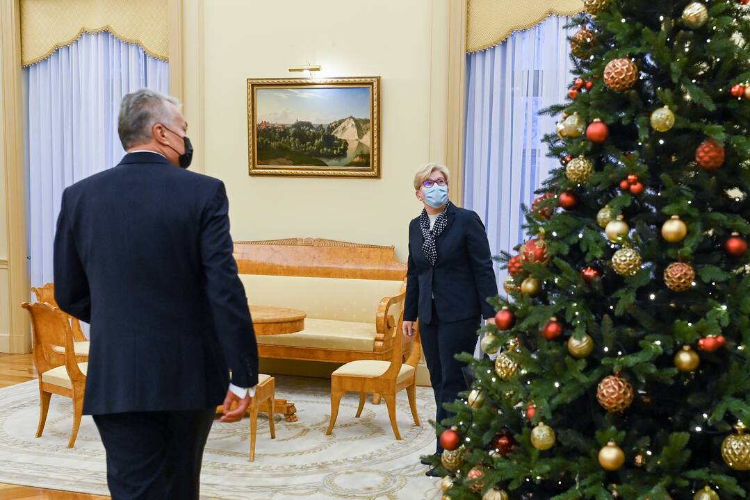 Prezidentas Gitanas Nausėda susitiko su paskirtąja premjere Ingrida Šimonyte aptarti būsimos Vyriausybės sudėties