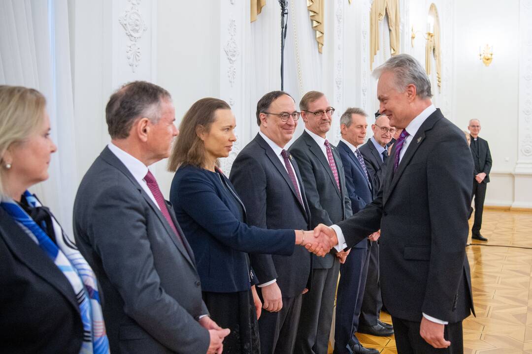 Prezidentas susitiko su užsienio ambasadoriais