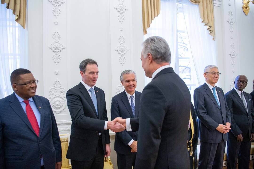 Prezidentas susitiko su užsienio ambasadoriais