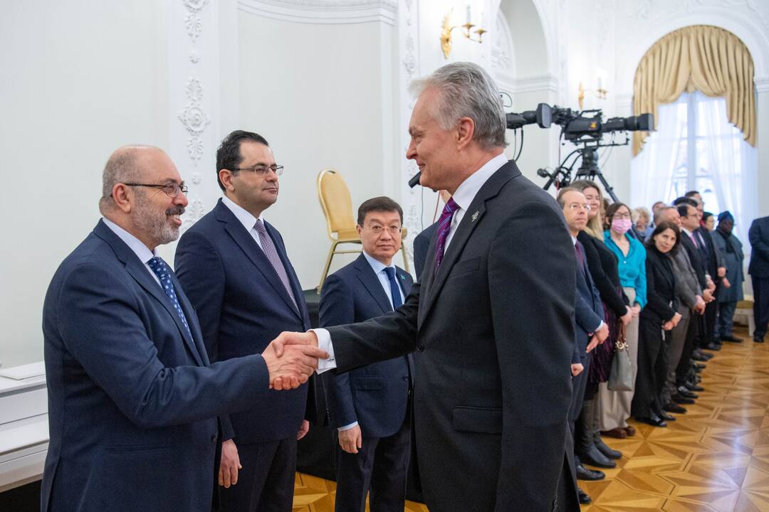 Prezidentas susitiko su užsienio ambasadoriais