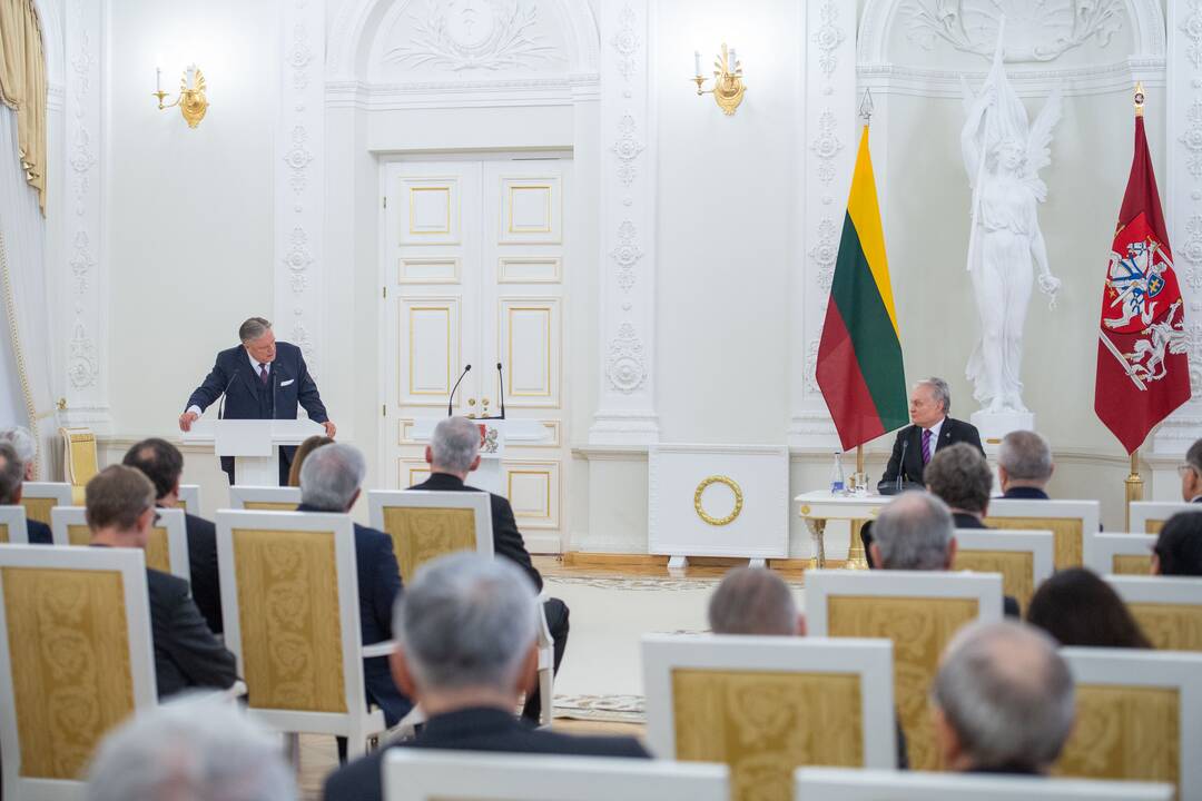 Prezidentas susitiko su užsienio ambasadoriais