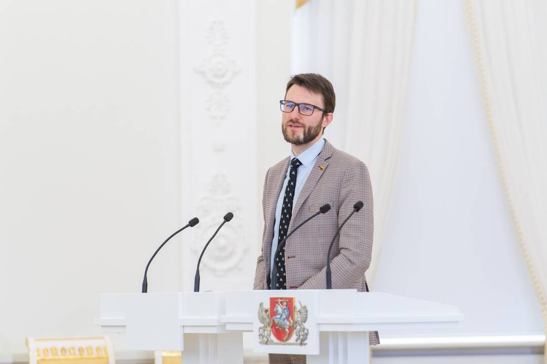 Prezidentas įteikė apdovanojimus už nuopelnus motinystei ir globai