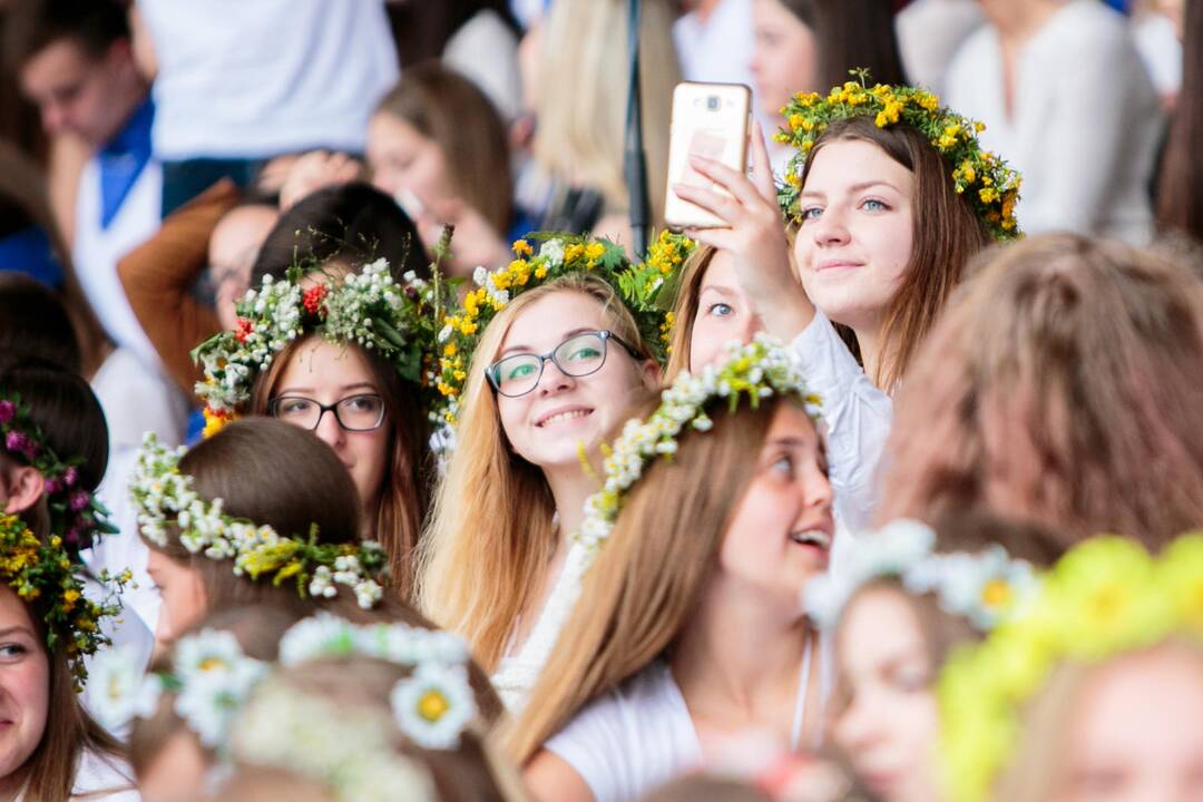 Dainų šventė tęsiasi: dar laukia Šokių diena ir Ansamblių vakaras