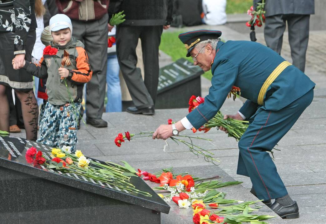 Karių kapinėse – įstatymais uždrausta sovietinė simbolika