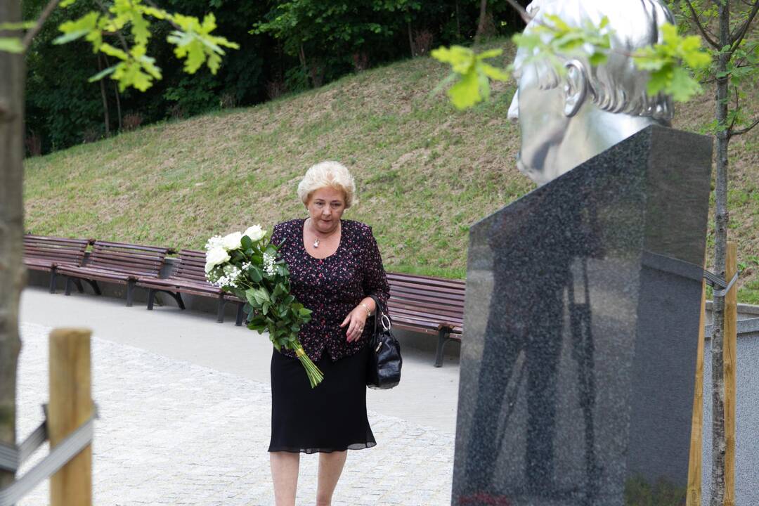 Seimas ėmėsi siūlymo prezidento našlių rentas pakeisti pensija