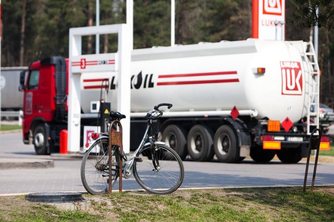 Austrijos „Amic“ leista perimti „Lukoil“ degalinių valdymą