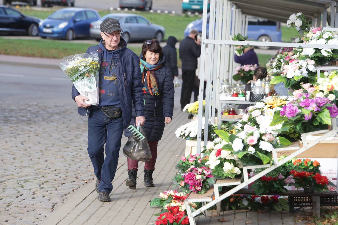 Vėlinės Joniškės kapinėse