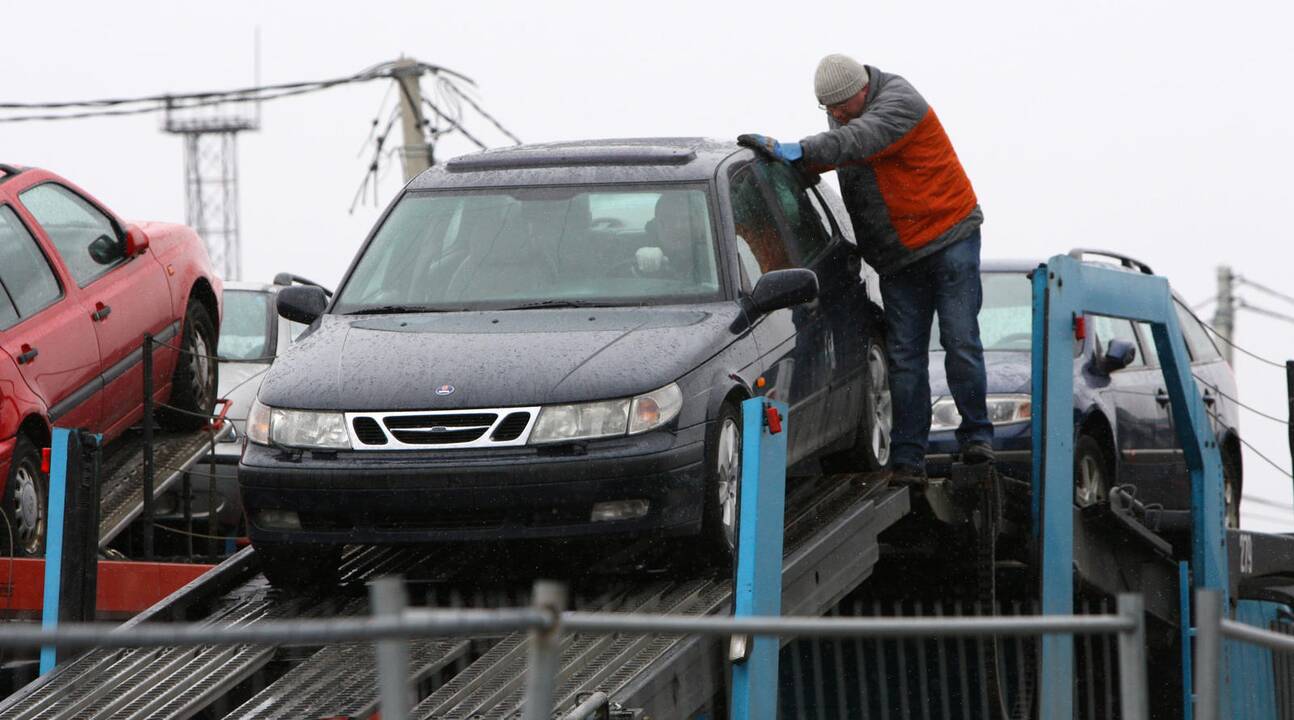 Vairuotojai: nauja automobilių įregistravimo tvarka naudos neduos