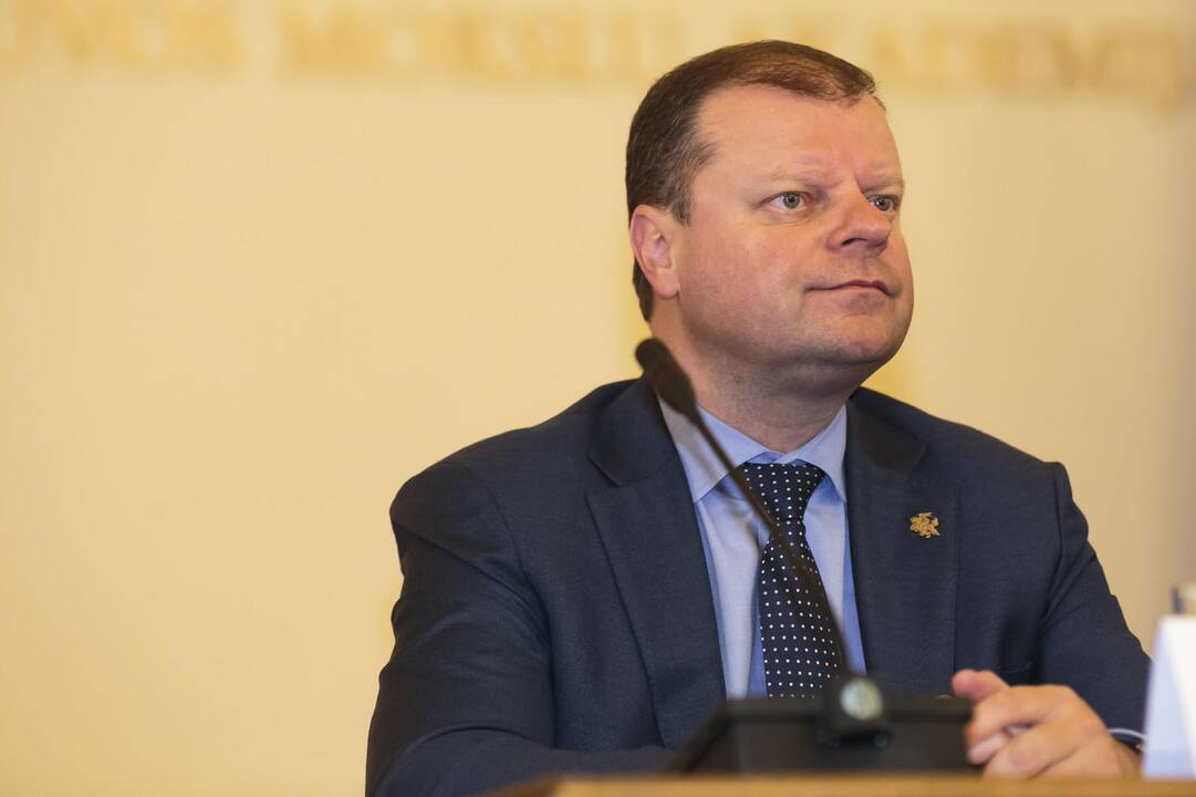 Premjeras: žinau mokytojų, kuriems atlyginimas didėjo nuo 50 iki 300 eurų