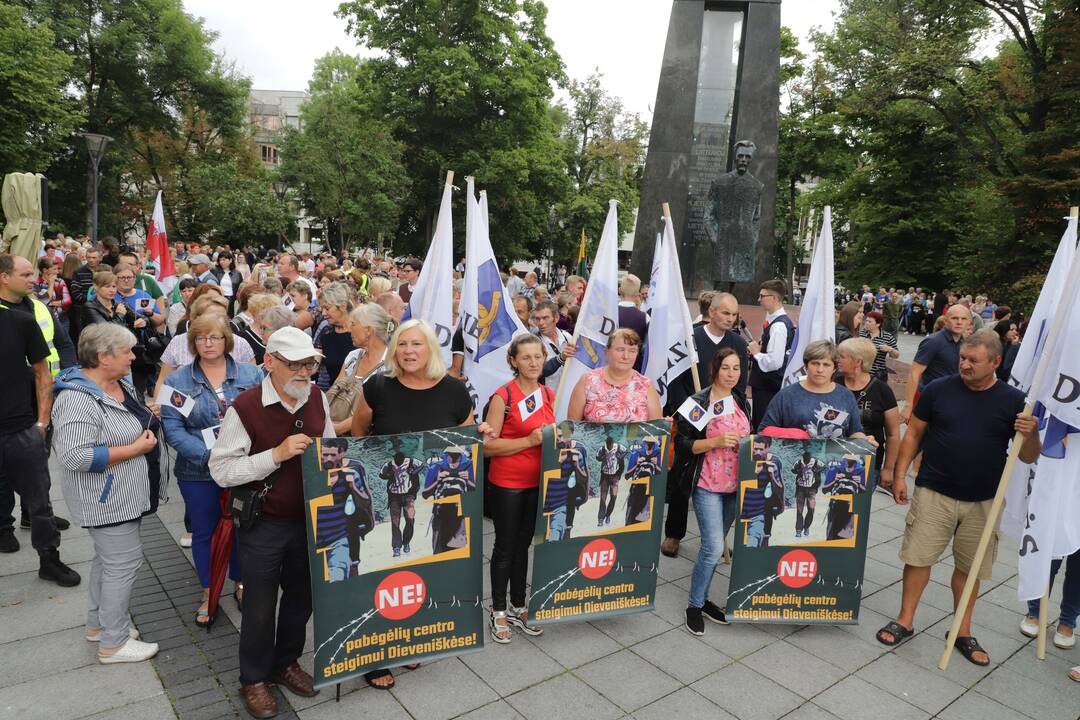 Protestas prie Vyriausybės prieš migrantus