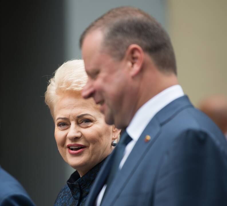 Karjerą norintiems tęsti prezidentės patarėjams premjeras kliūčių nedarys?