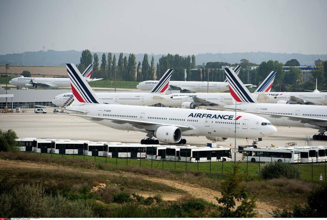 „Air France“ priversta kasdien atšaukti daugiau kaip pusę skrydžių