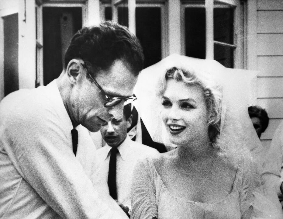 1956 m. Londone susituokė amerikiečių rašytojas Arthuras Milleris ir aktorė Marilyn Monroe 