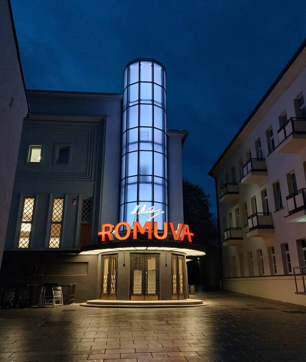 Iššūkiai: „Atrodo, neįmanoma, bet gal pabandom? Ir taip – kaskart, vis keliu kartelę aukščiau ir aukščiau“, – drabužių dizaineris ir teatro kostiumų kūrėjas J. Statkevičius neneigia esantis maksimalistas.