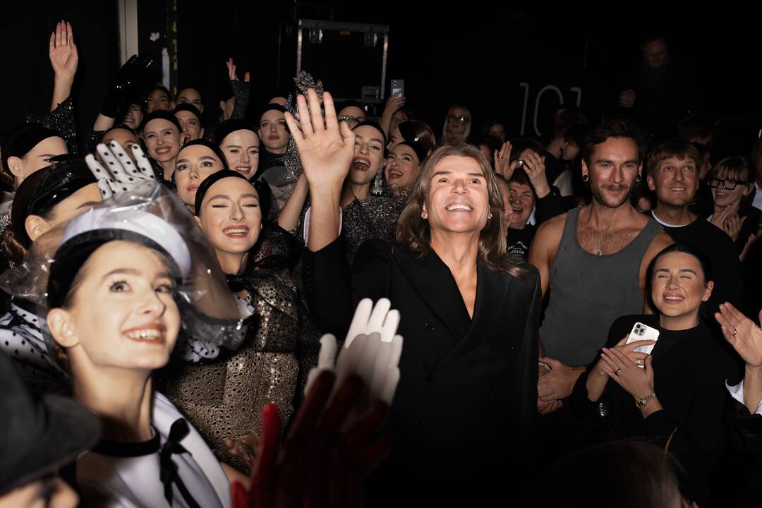 Iššūkiai: „Atrodo, neįmanoma, bet gal pabandom? Ir taip – kaskart, vis keliu kartelę aukščiau ir aukščiau“, – drabužių dizaineris ir teatro kostiumų kūrėjas J. Statkevičius neneigia esantis maksimalistas.