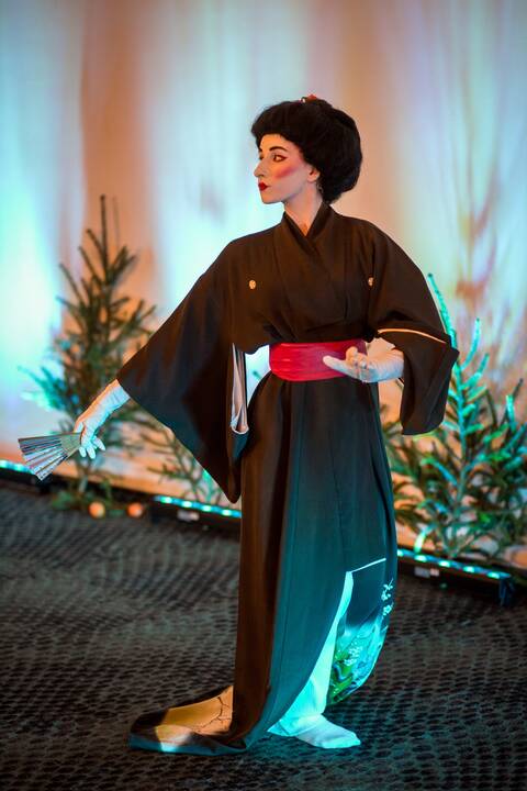 Susipažino: Klaipėdos licėjaus moksleiviai išgirdo apie japonų švenčių puoselėjamas tradicijas.
