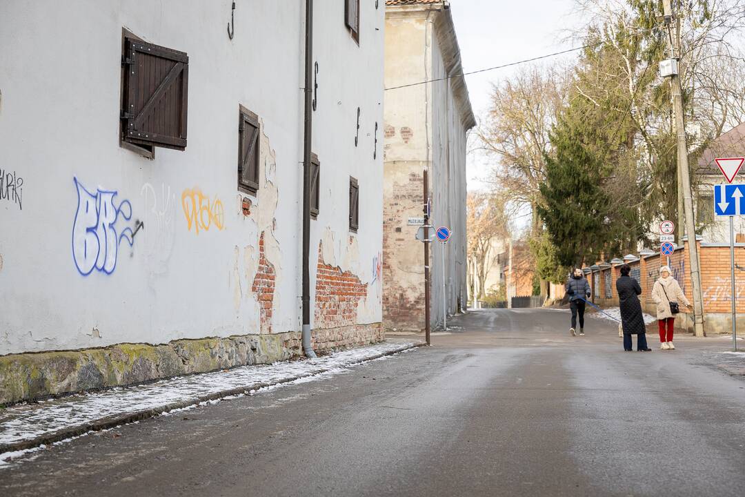 Riba: piešiniai ant pastatų ar kitų objektų be savininko sutikimo yra vandalizmas.
