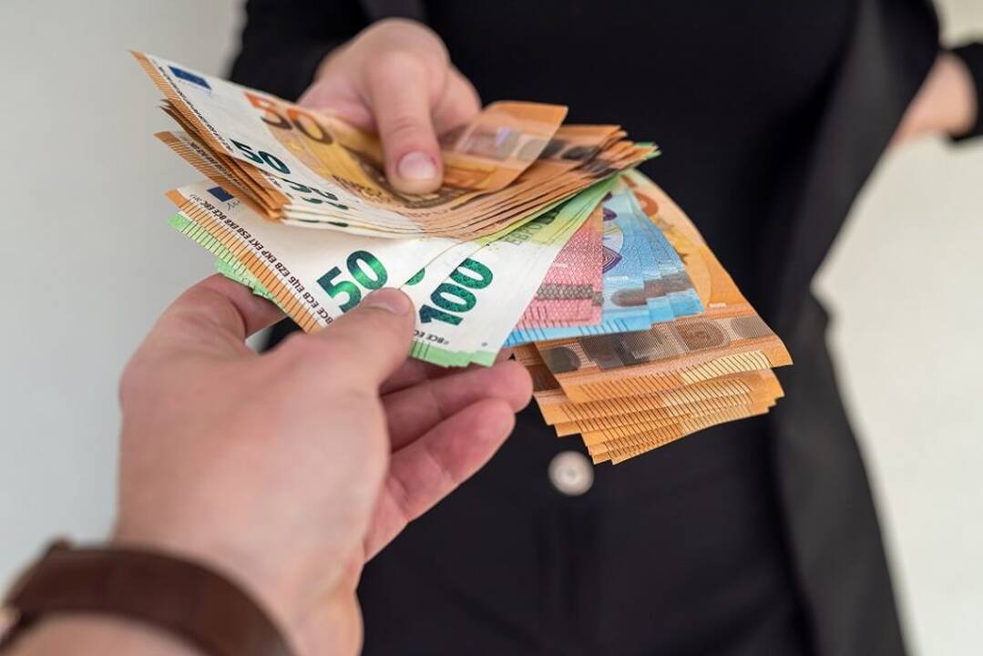 Dėl juokelio pavedimo paskirtyje galite pakliūti į užburtą ratą: vien atsakymų bankui neužteks?
